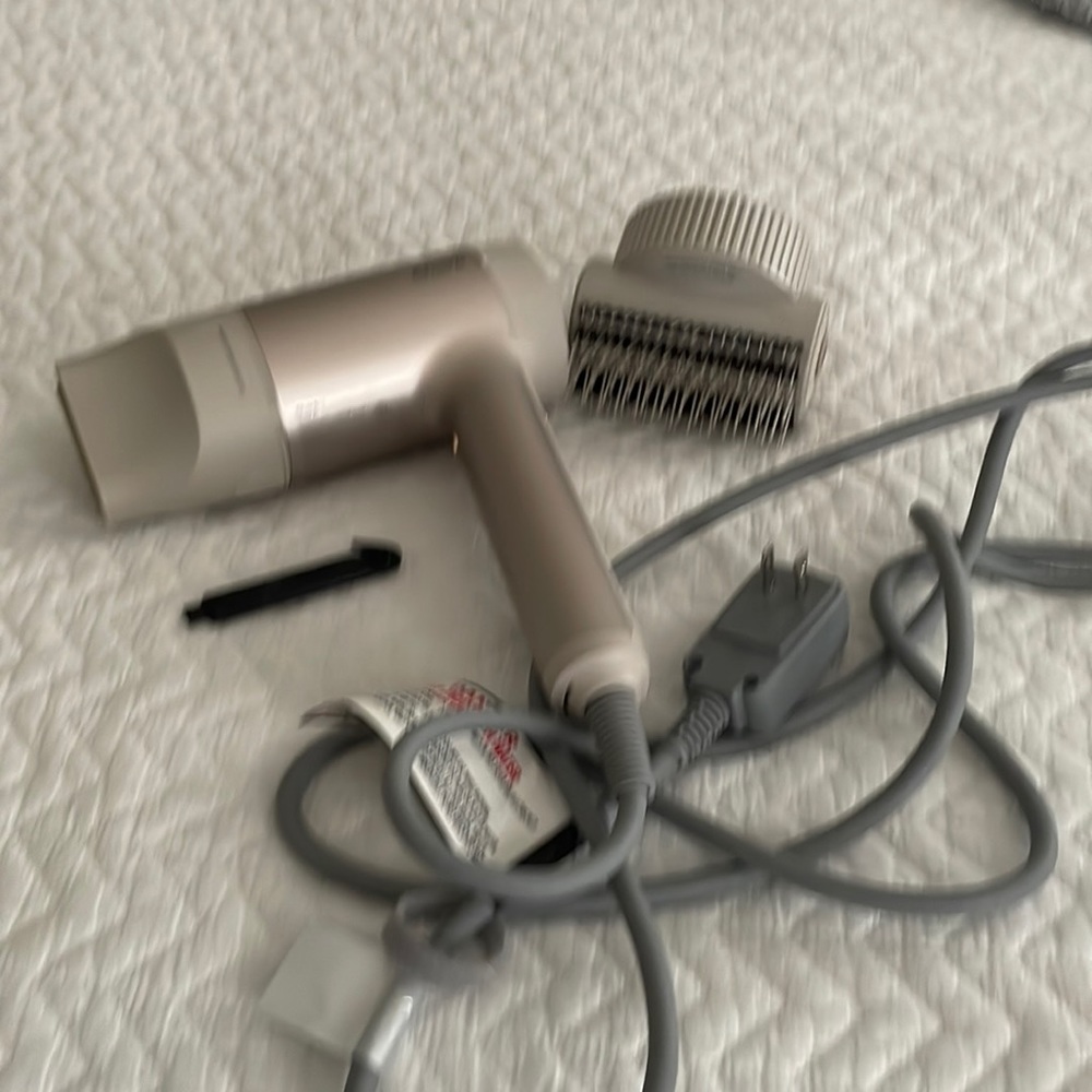 Shark hairdryer